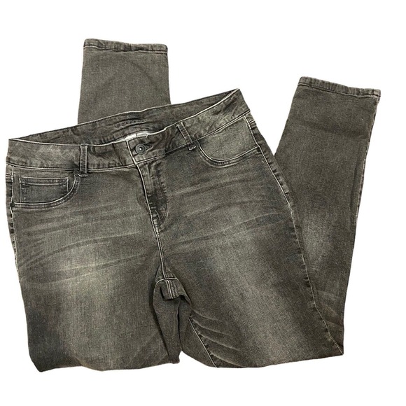 Maurices‎ Women Jeans 18 Reg Faded Black Denim Straight Leg Stretch Rockabilly - Picture 1 of 11